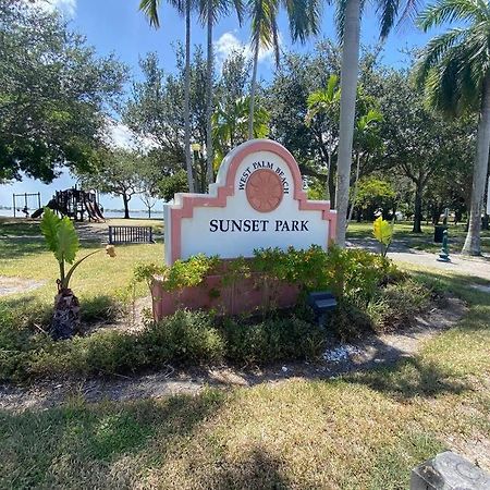 Private Townhouse With Courtyard And Covered Patio West Palm Beach Eksteriør billede