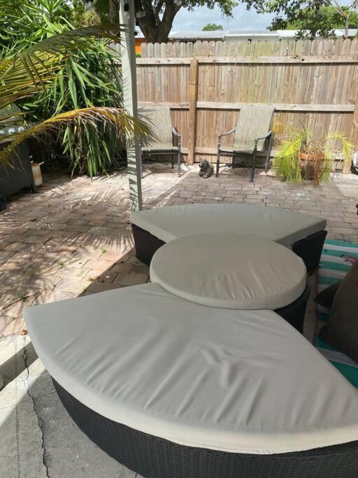 Private Townhouse With Courtyard And Covered Patio West Palm Beach Eksteriør billede